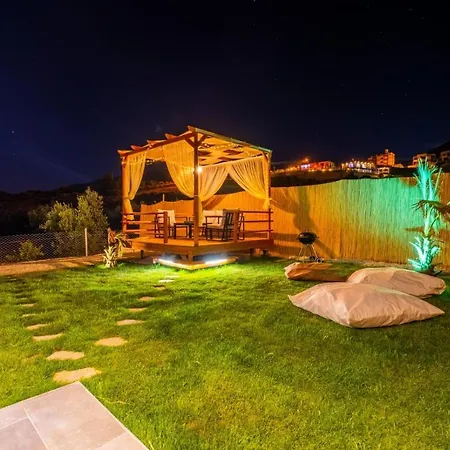 Villa Fethiyede Deniz Manzarali Havuzlu 3+1 *
