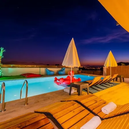 Fethiyede Deniz Manzarali Havuzlu 3+1 * Fethiye
