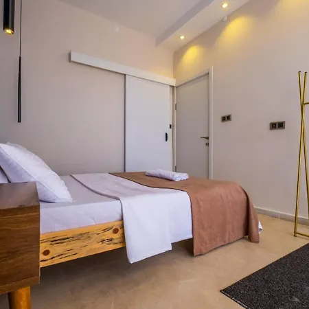 Villa Fethiyede Deniz Manzarali Havuzlu 3+1 Fethiye