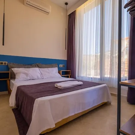 Fethiyede Deniz Manzarali Havuzlu 3+1 Villa *