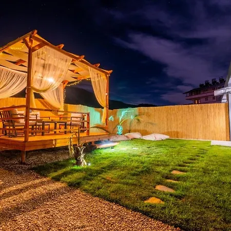 Fethiyede Deniz Manzarali Havuzlu 3+1 Villa Fethiye